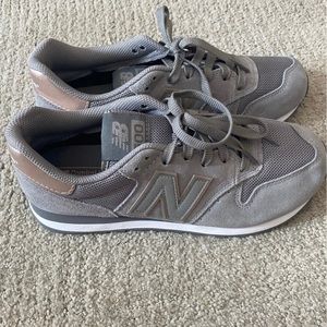 New Balance 500 gray tennis shoes
